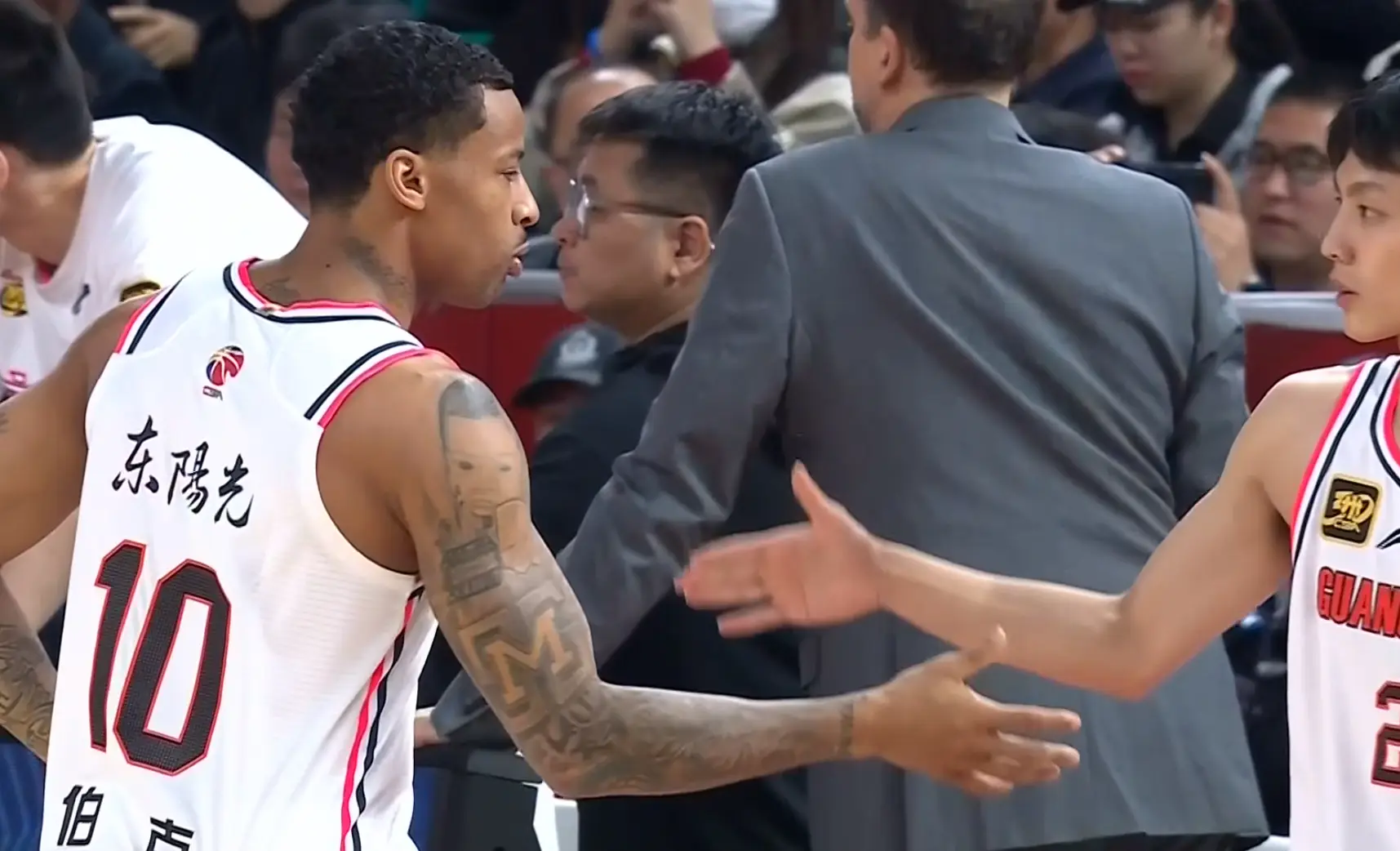 转折点！迈阿密热火完成体检，CBA季后赛转会期攻防权衡，悬念犹存，控场能力受关注-爱游戏
