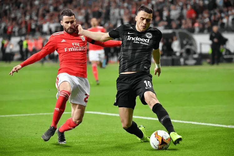 包含转会期荷甲焦点战；尼斯扳平良机；引发热议；阵容厚度经受考验的词条-爱游戏官网